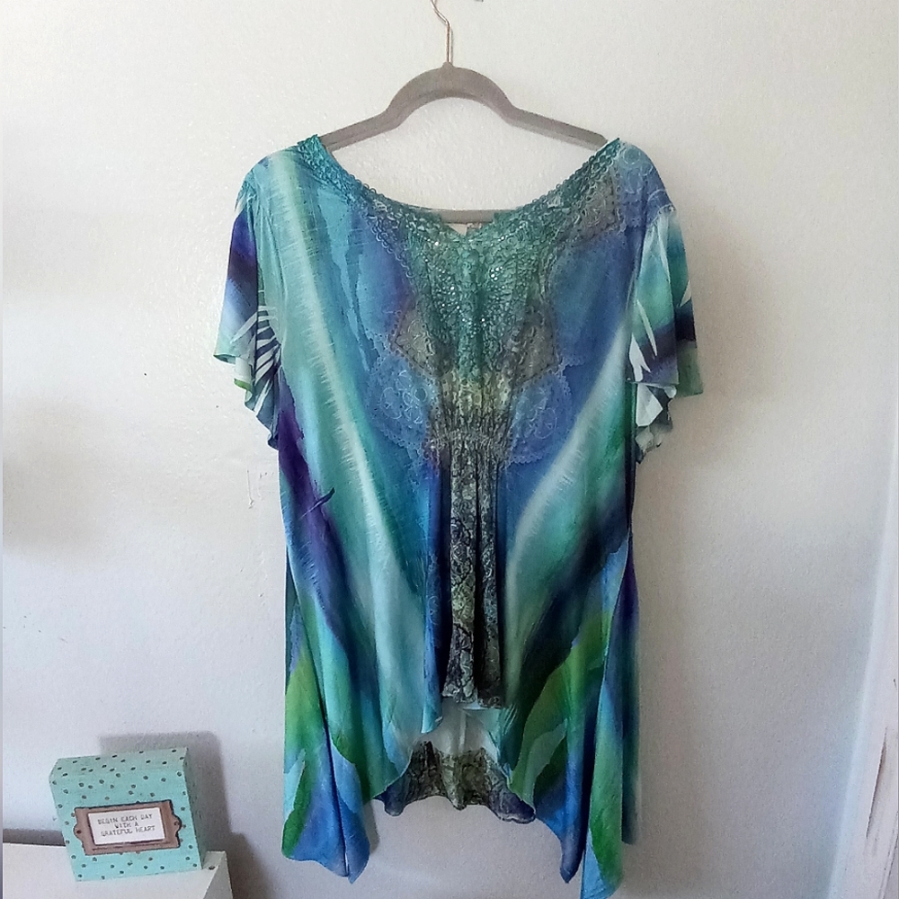 World Unity Plus Size Blue and Green Flowy Top Size 1X